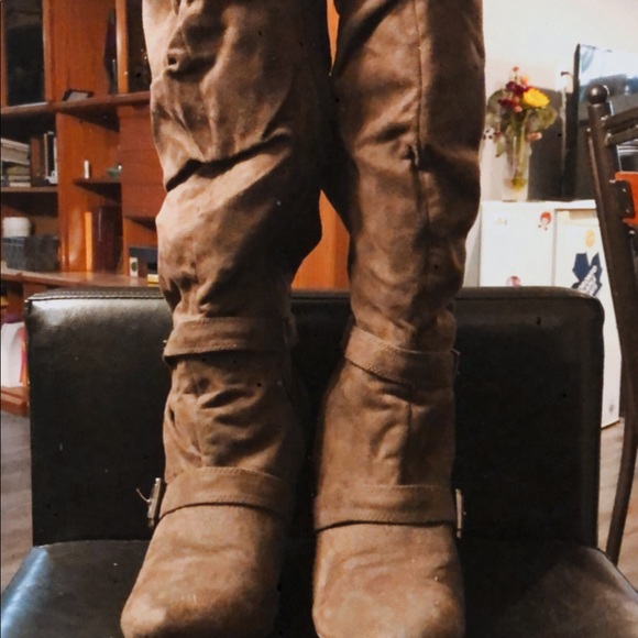 Suede knee high heel boots! - Picture 2 of 3
